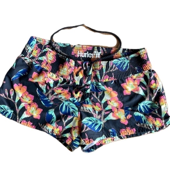 Sz9 Hurley floral board shorts in EUC - Picture 2 of 7